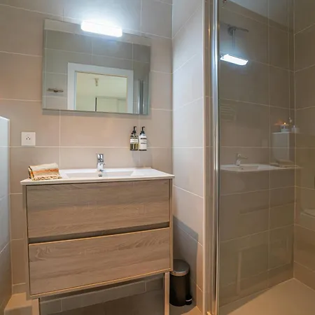 Casa-jardin Secret: Climatisé Avec Piscine *