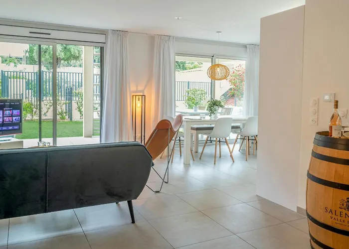 Casa-jardin Secret: Climatisé Avec Piscine Appartement *