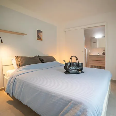 Casa-jardin Secret: Climatise Avec Piscine *