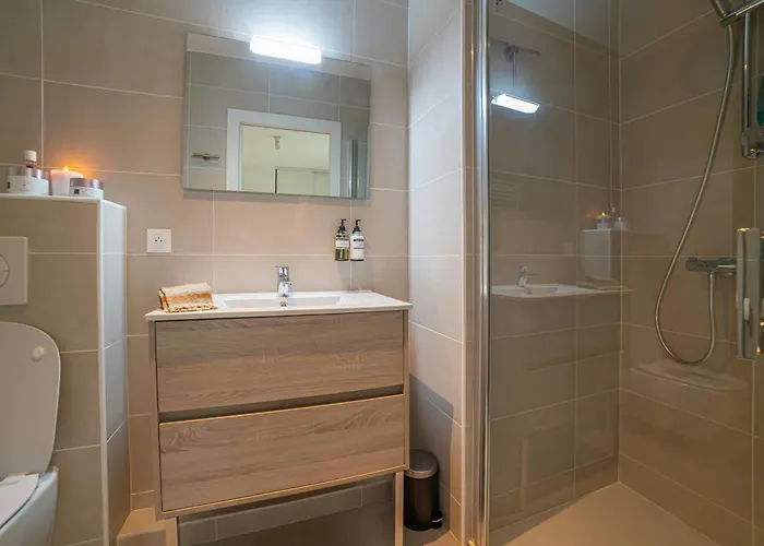 Casa-jardin Secret: Climatise Avec Piscine *